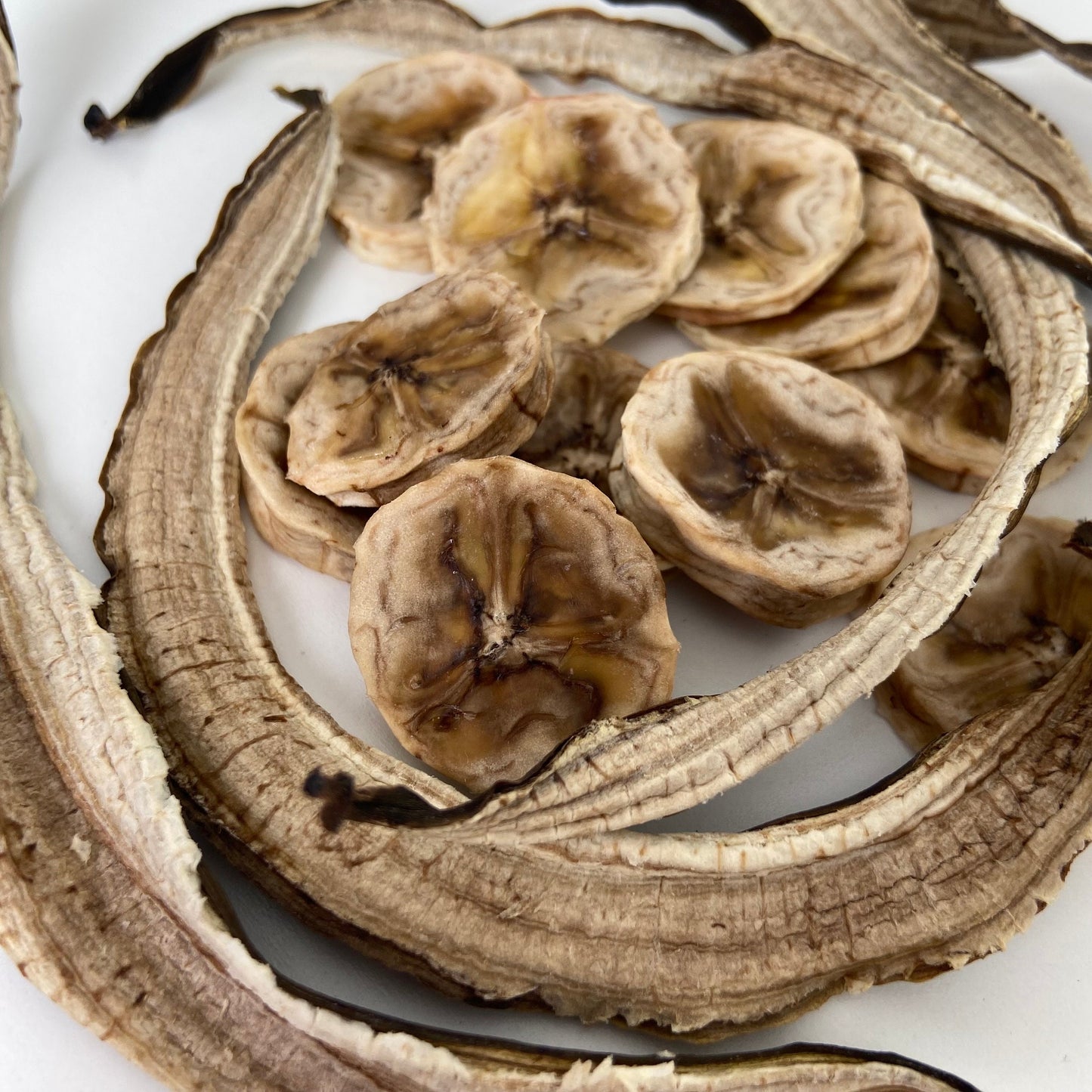 DRIED BANANA AND PEEL