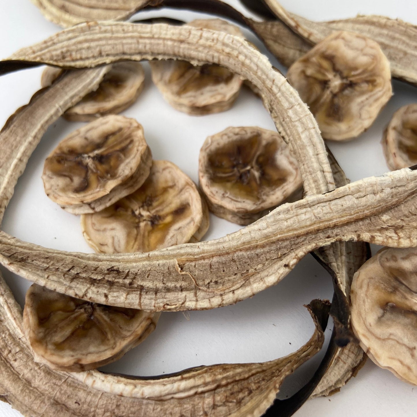 DRIED BANANA AND PEEL