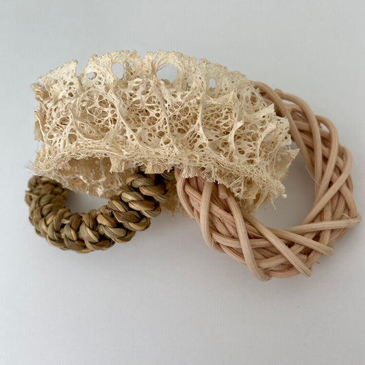 THREE TOSS RINGS Toy