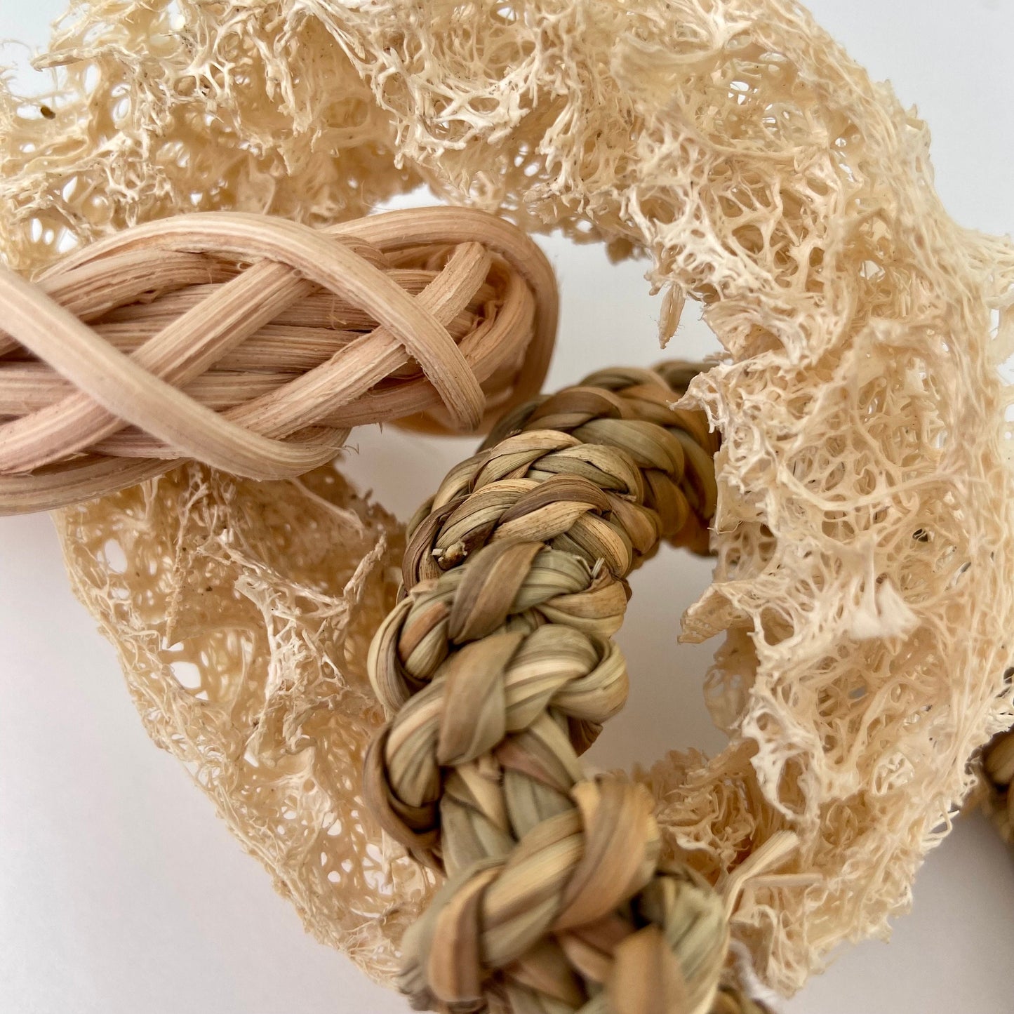 THREE TOSS RINGS Toy